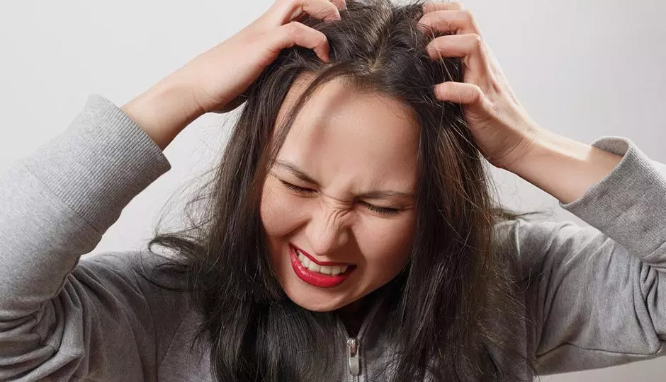 5 Signs You Have a Dry Scalp