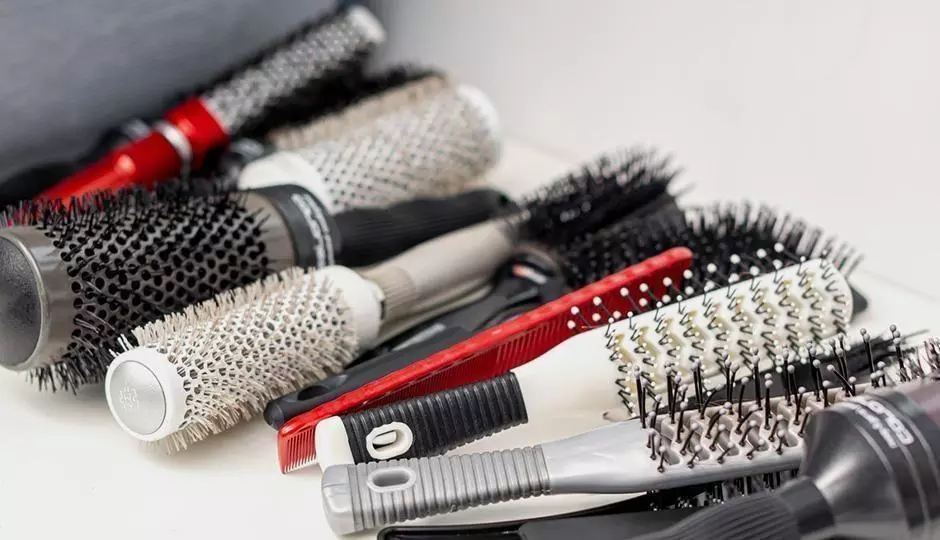 How Keeping Your Hair Brushes Clean Influences Scalp Health